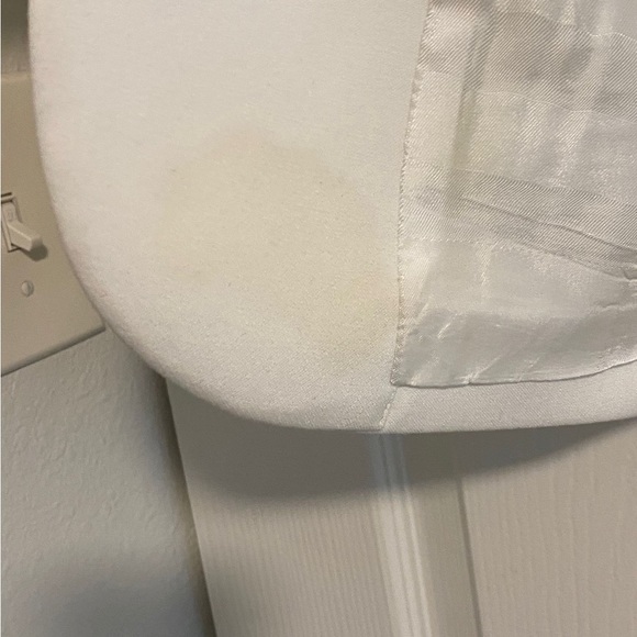 BURBERRY WHITE TUXEDO BLAZER, SIZE  6 YELLOW STAINS AND WEAR ON THE NECK& BOTTOM - Picture 3 of 14